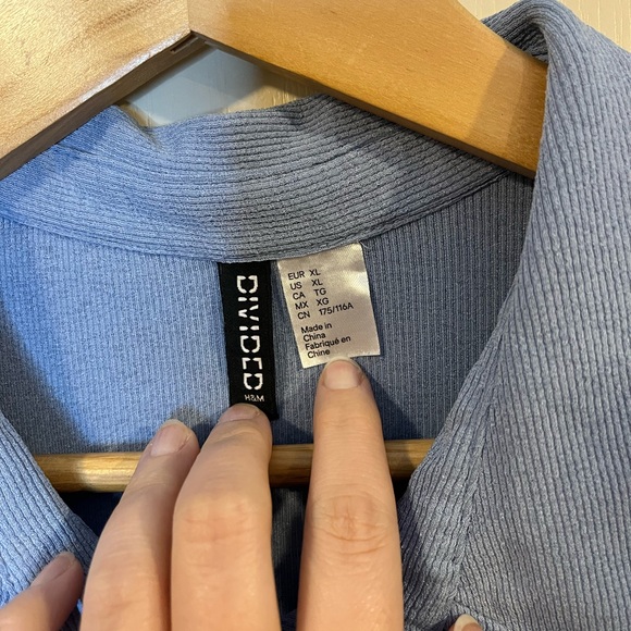 H&M Divided Light Blue Long Sleeve Gathered Button Down Dress - Picture 4 of 8